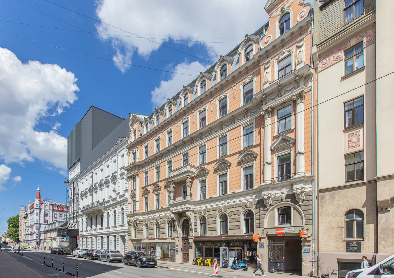 The building at Lāčplēša iela 27 seen from the street; the courtyard entrance is the tunnel under the no-entry sign